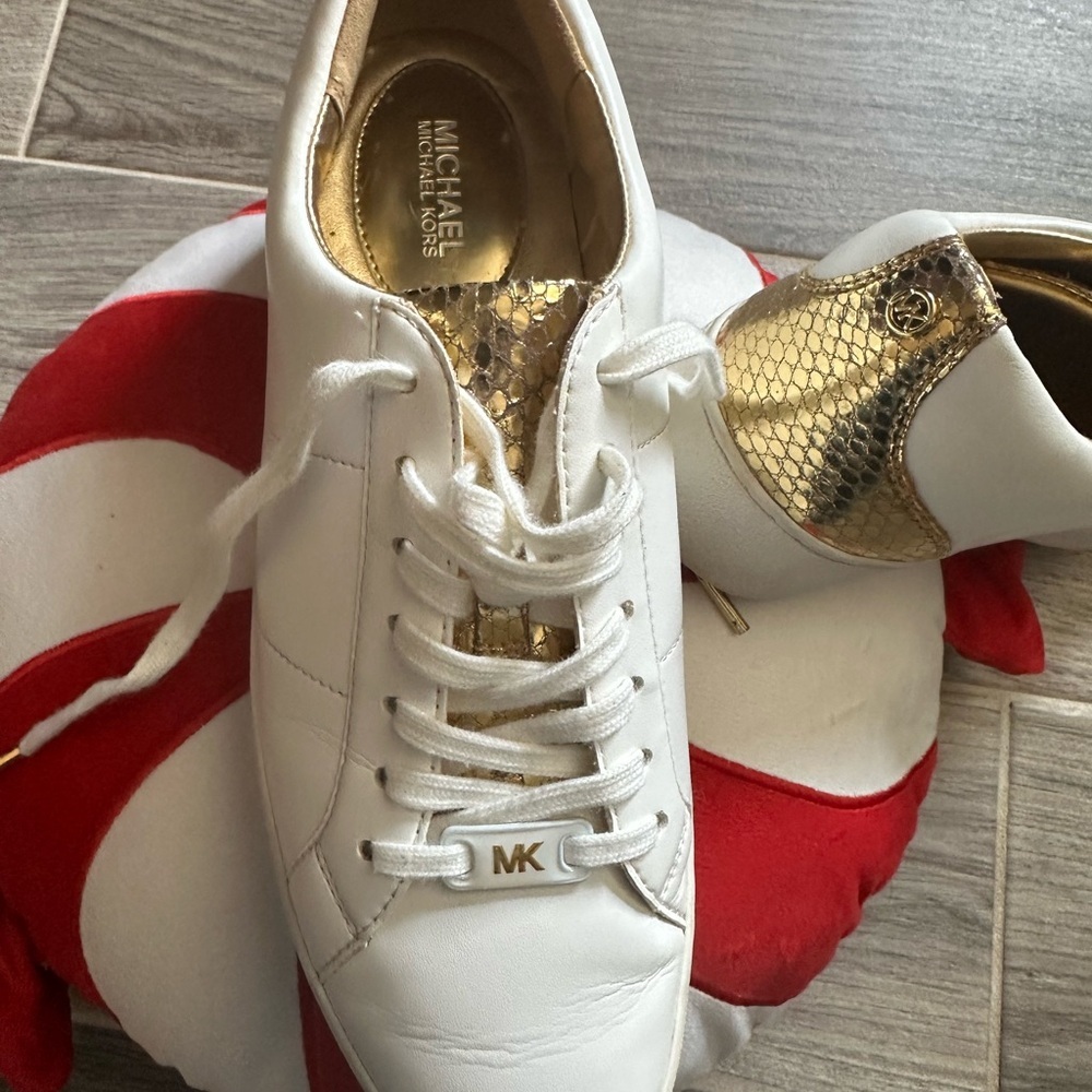 Michael Kors White Sneakers Minimalist Lace-Up Design Size 8 - Picture 10 of 11